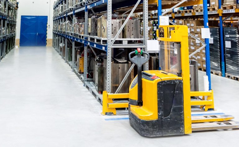 How can fuel cells improve warehouse efficiency?